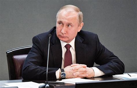 R­u­s­ ­K­a­b­i­n­e­s­i­n­d­e­ ­D­e­ğ­i­ş­i­k­l­i­k­:­ ­Ü­ç­ ­B­a­k­a­n­ ­G­ö­r­e­v­d­e­n­ ­A­l­ı­n­d­ı­